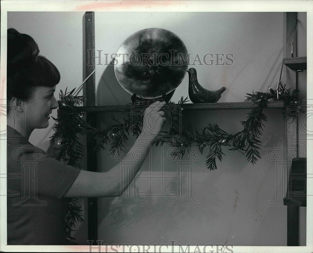 1965 Press Photo Christmas decorations-Historic Images