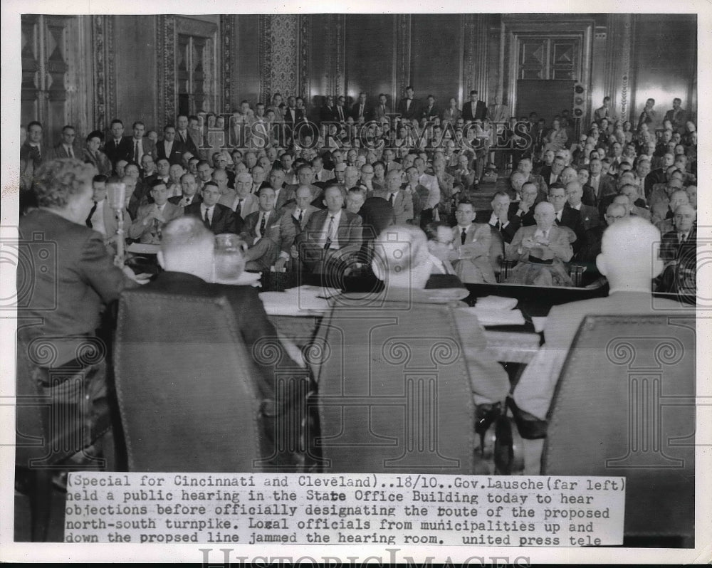 1955 Press Photo Gov. Lausche in the State Office Building - Historic Images