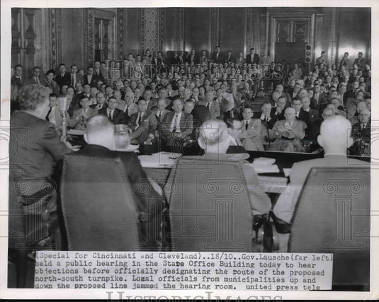 1955 Press Photo Gov. Lausche in the State Office Building - Historic Images