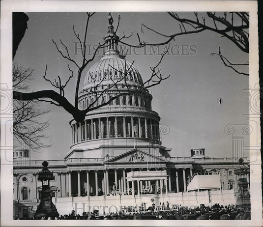 1941 Press Photo Crowd of people in front of the Capitol Building - Historic Images