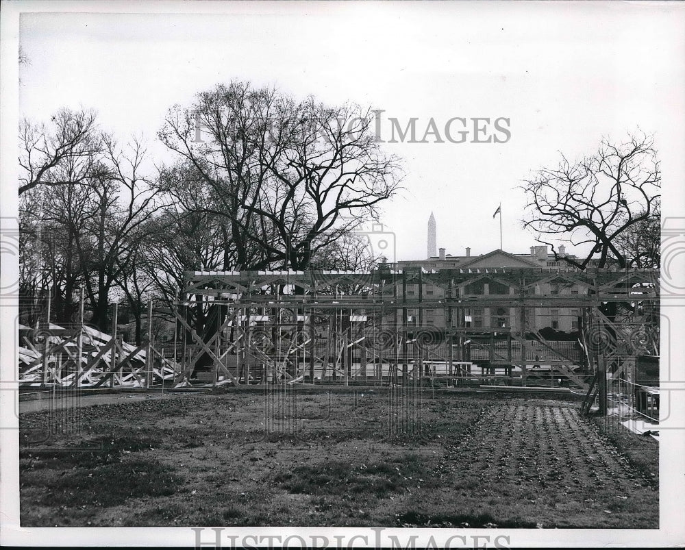 1956 Press Photo Workers preparing for inauguration day Ceremonies-Historic Images