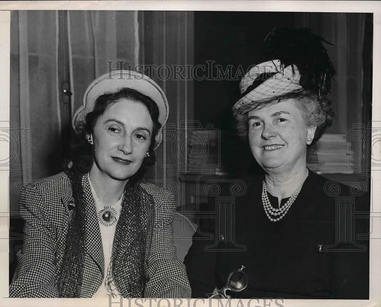 1948 Press Photo Mrs. Henry Wallace & Mrs. Glen Taylor In New York - Historic Images