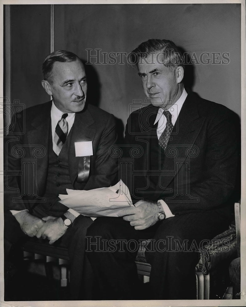 1945 Press Photo William Witherow, Blaw-Knox Co., Henry Wallace, Sec. Commerce - Historic Images