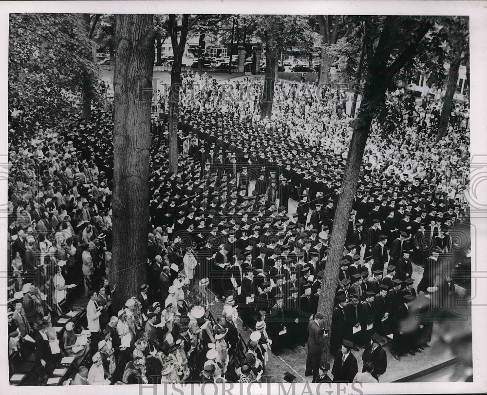 1950 Press Photo College Students at graduation - Historic Images