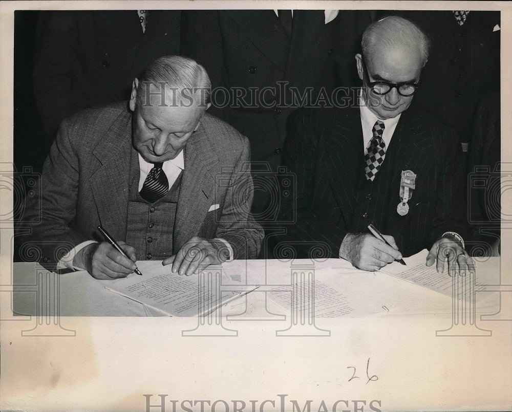 1949 Press Photo Pres Phil Murray and Joseph Larkin - Historic Images