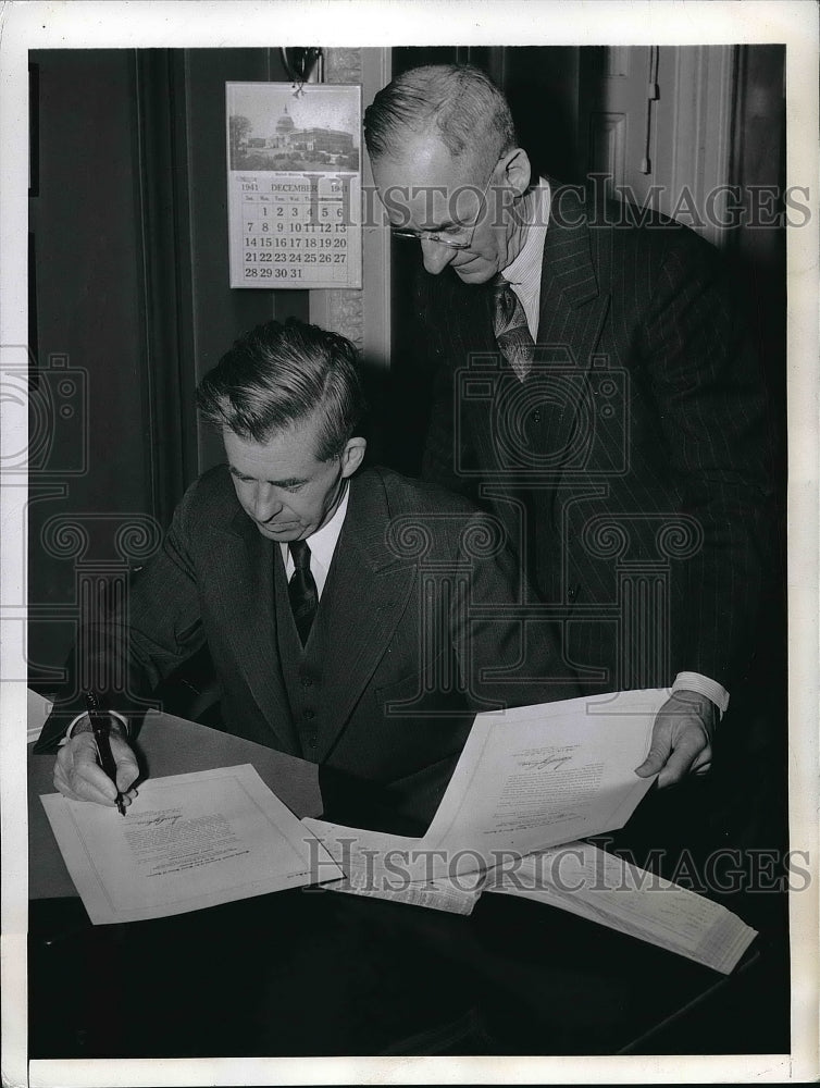 1941 Vice President Wallace & Garret Whiteside In Washington D.C. - Historic Images