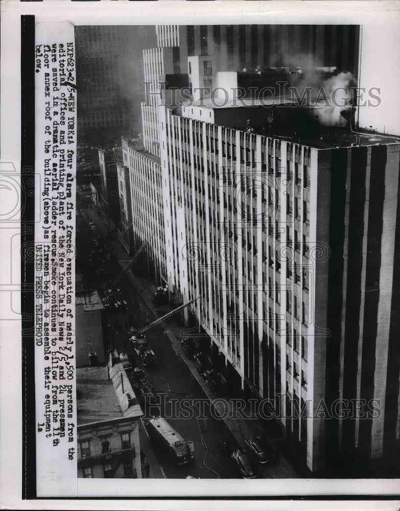 1954 Press Photo Four alarm fire at New York Daily News - Historic Images