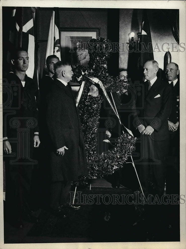 1931 Press Photo Robert E Coontz Sailor Marine World War Memorial-Historic Images