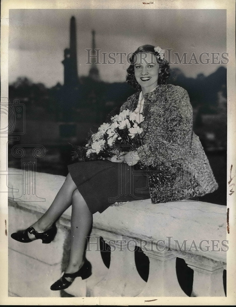 1939 Press Photo Mlle. Ginette Catriens, Lady of the Carnations, Miss France - Historic Images