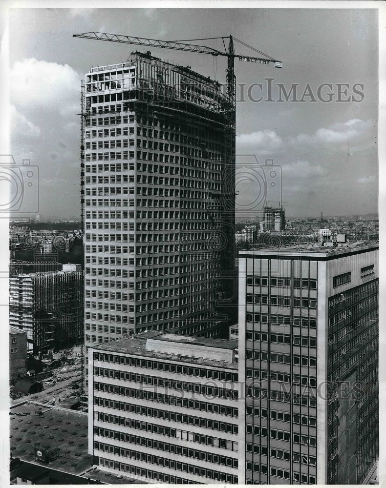 1962 Press Photo 27-story office building in London&#39;s Victoria Section - Historic Images