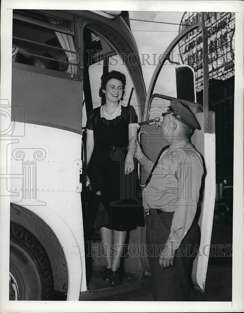 1939 Press Photo Helen Frisch Arriving In Chicago Secretary - neb18975 - Historic Images