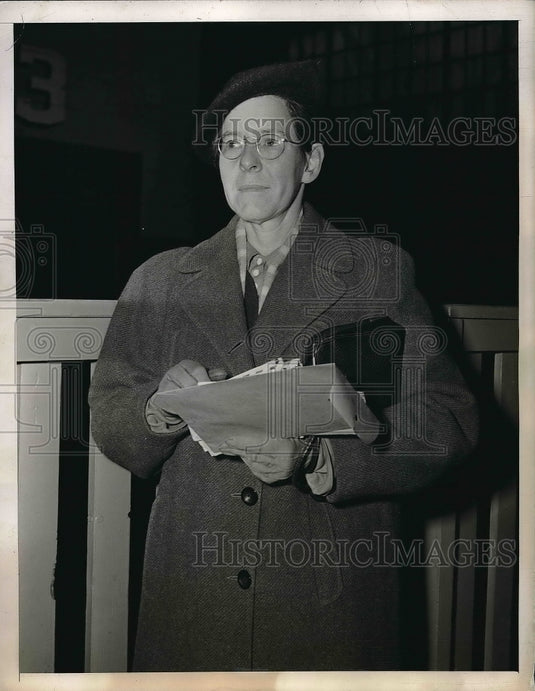 1943 Press Photo Grace K. Martin of Pittsburgh PA - neb19002-Historic Images