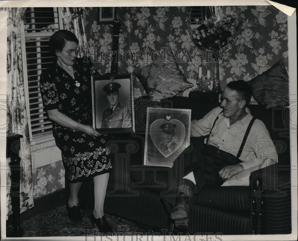 1945 Press Photo Mr. and Mrs Arthur G. Milks - Historic Images