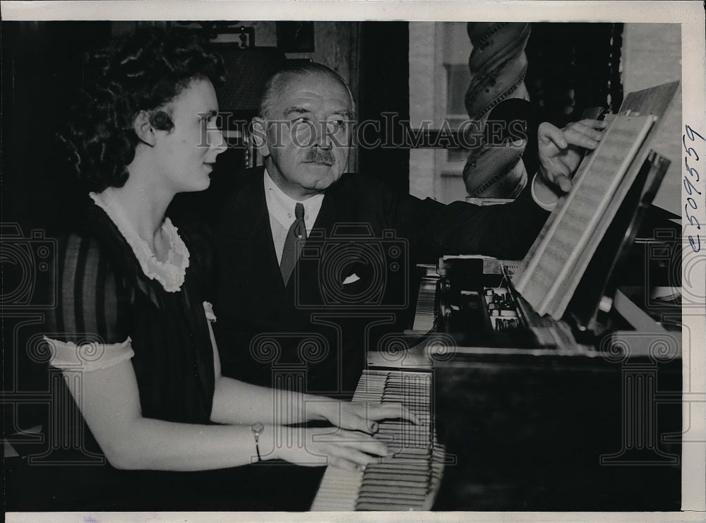 1939 Press Photo Helen Frisch getting piano lessons from Rudolph Ganz-Historic Images