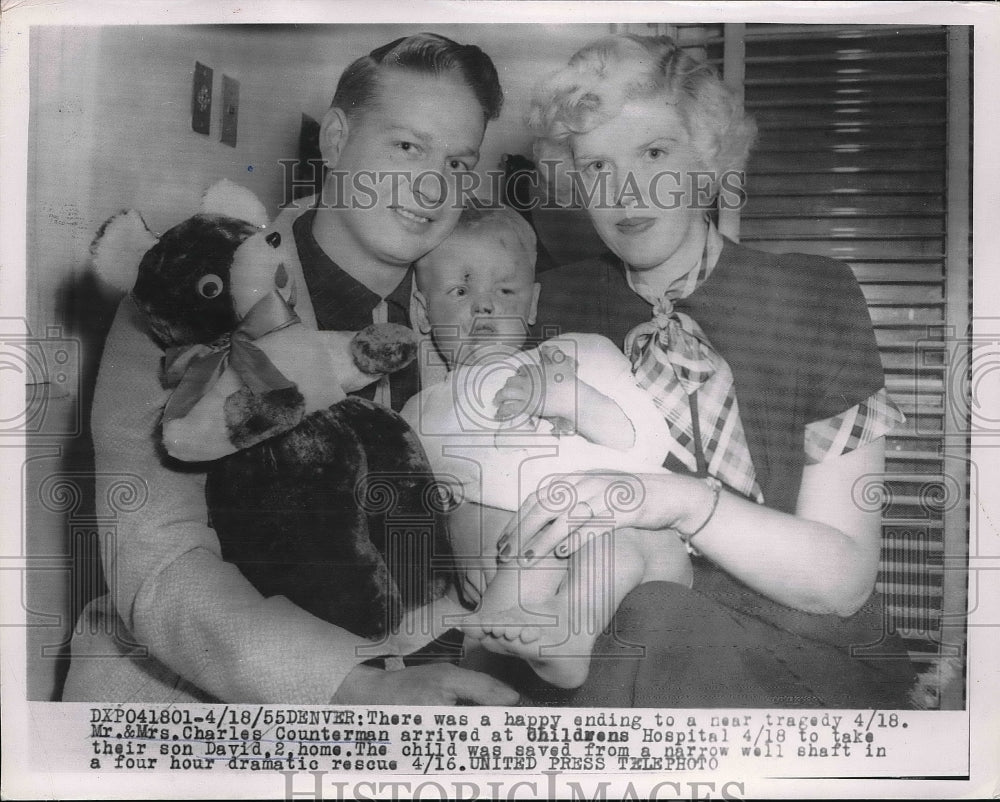 1955 Press Photo Mr. and Mrs. Charles Couterman Childrens Hospital son David - Historic Images