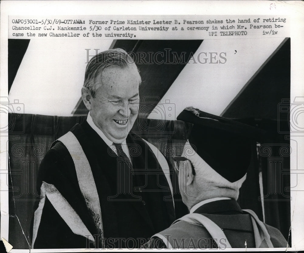 1969 Press Photo Former Canadian Prime  Minister Lester Pearson  at Carelton U. - Historic Images