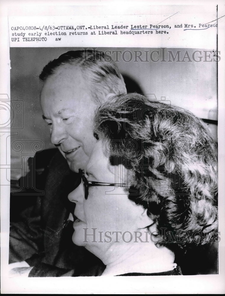 1963 Press Photo Liberal Leader Lester Pearson with Mrs Pearson-Historic Images