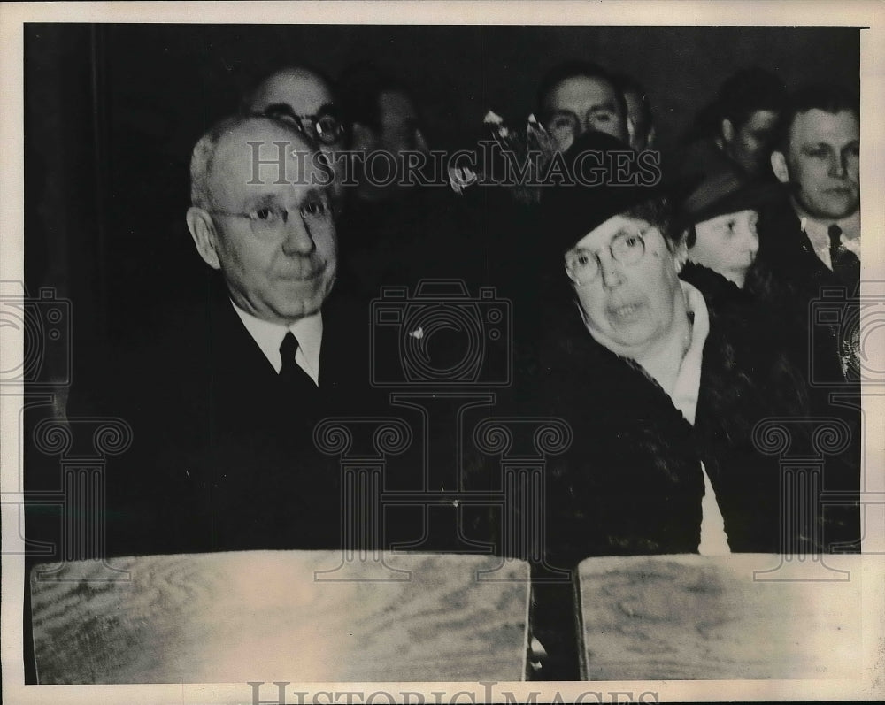 1940 Press Photo Archie R. Joy and his wife in Atlantic County Court - Historic Images