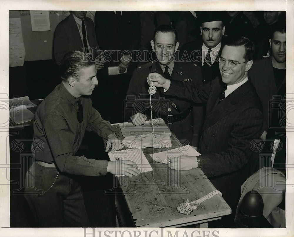 1941 Press Photo Maj. Edward Joseph, W, Martin, Jr., Pvt. Harold Gluck - Historic Images