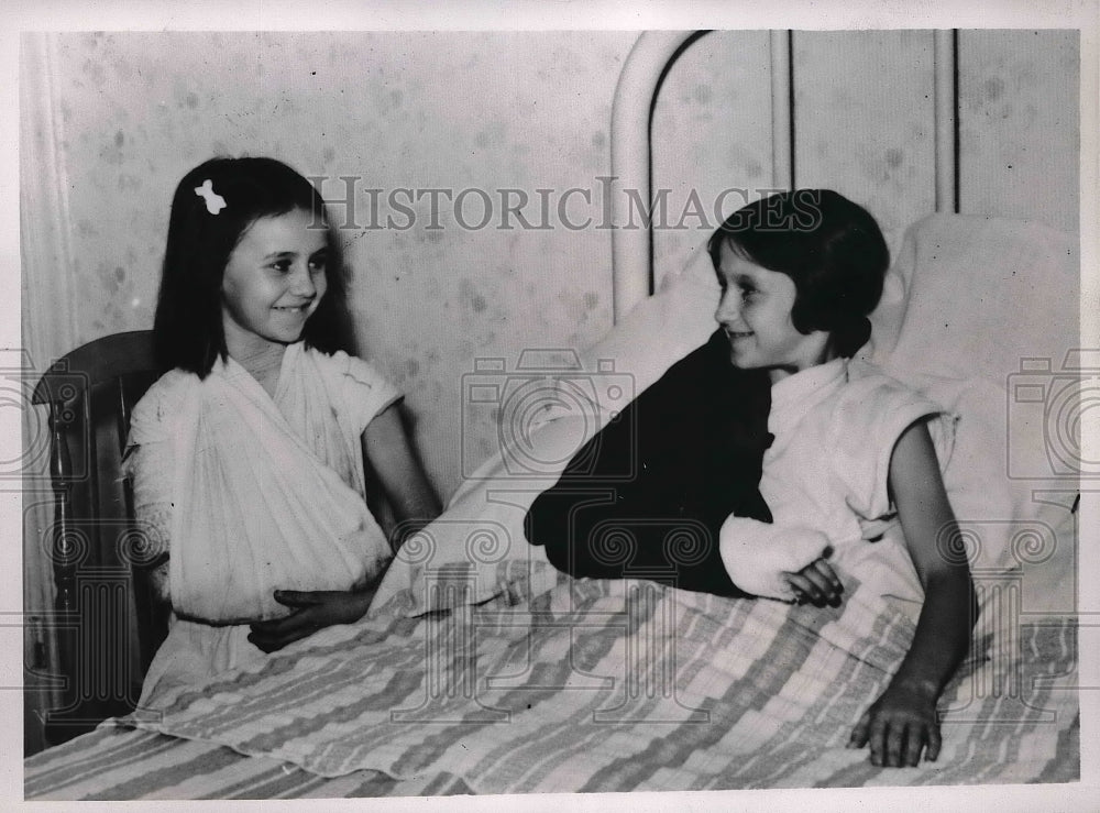 1938 Press Photo Helen Jarest, 10, sister Irene, 13 - Historic Images