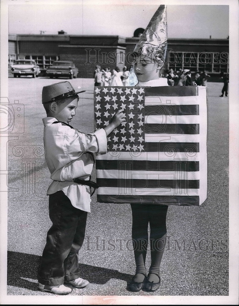 1960 Press Photo Shelley Abramson, 5, Jane Marks, 7 - neb19920 - Historic Images