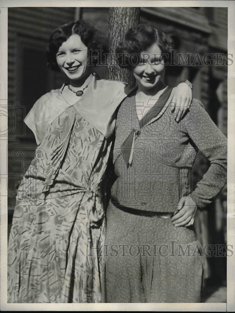 1932 Press Photo Katheryn Mason Jones, Miss Helen Laroner-Historic Images