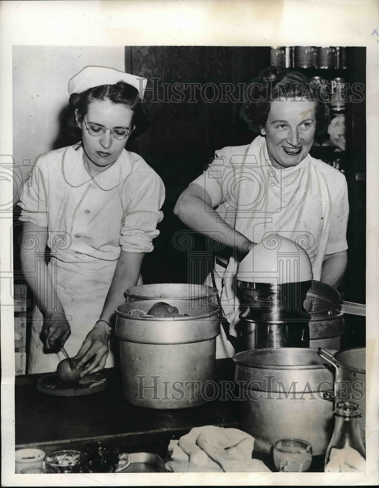 1941 Pittsburgh Pa Penn Hospital Mrs. Eleanor Johnson, Mrs. Theodore - Historic Images