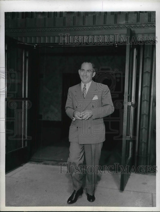 1945 Press Photo Aaron Blun Indicted for Gambling & Bribery - Historic Images