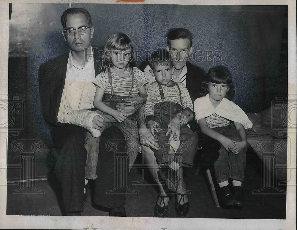 1955 Press Photo John Folino With Wife Dorothy &amp; Children Kathleen Judy William - Historic Images