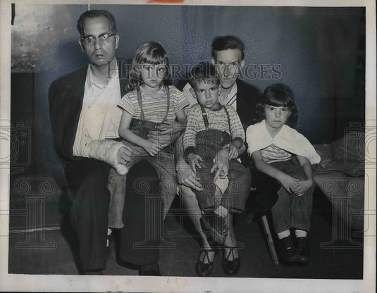 1955 Press Photo John Folino With Wife Dorothy & Children Kathleen Judy William - Historic Images