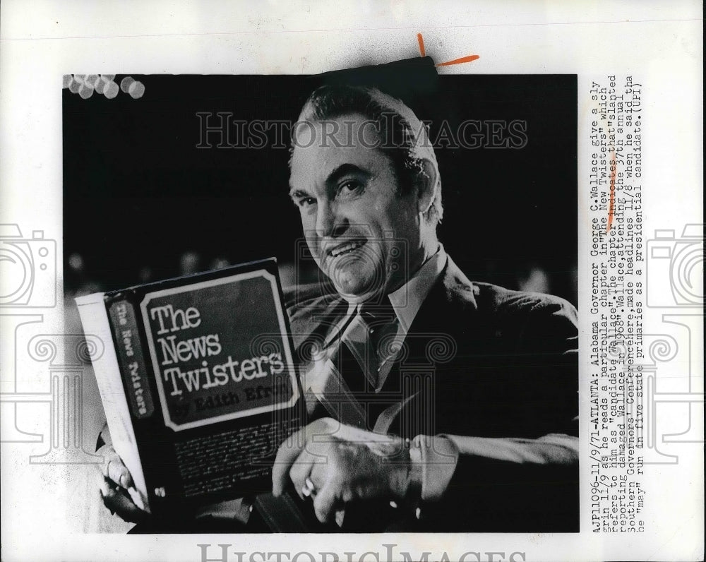 1971 Alabama Governor George Wallace reading &quot;The News Twisters&quot; - Historic Images