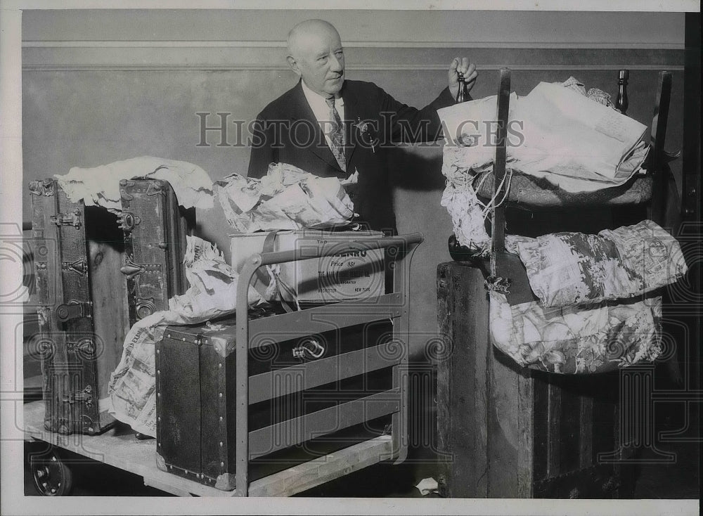 1935 Press Photo Deputy P. H. Bremer evidence in trial for murder of E. Lang - Historic Images