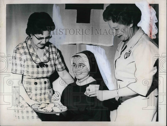 Mrs. Donald Bender, Sister Honora, Mrs. John Krause - Historic Images