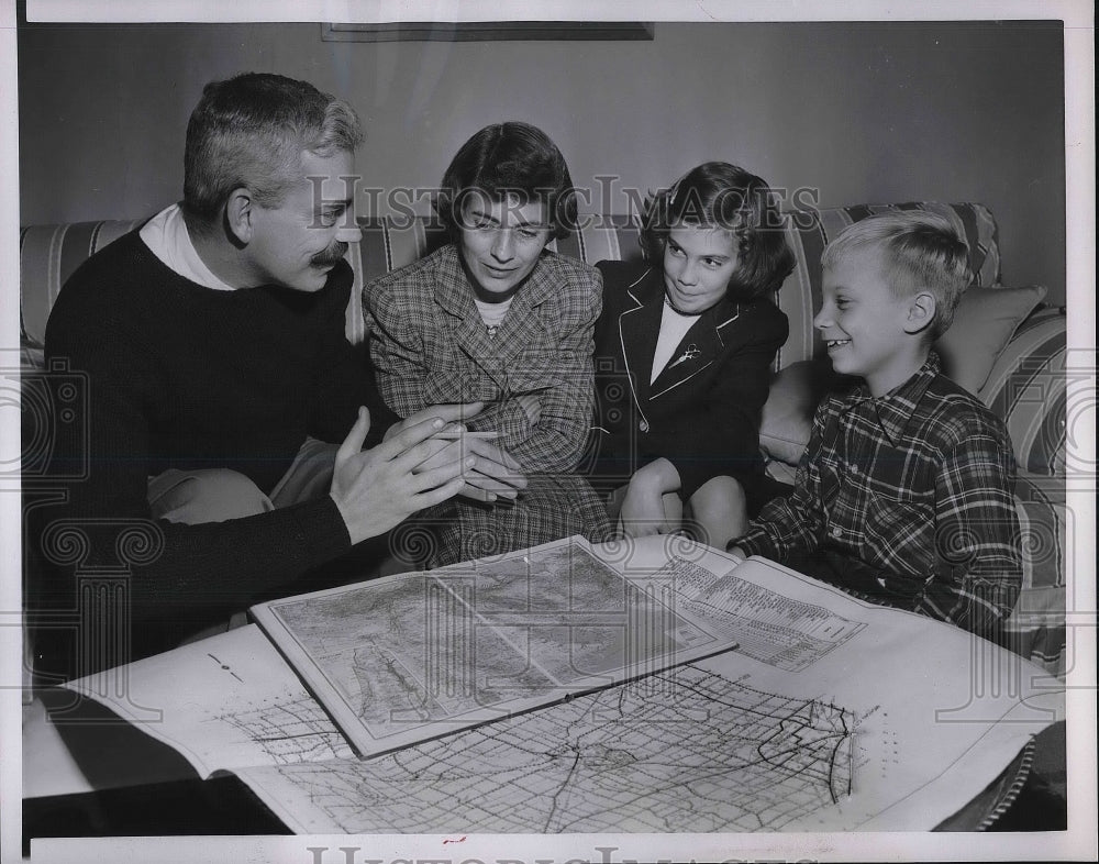 1951 Archaeologist Robert Braidwood &amp; Family - Historic Images