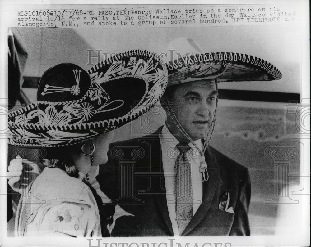 1968 Press Photo George Wallace Wearing Sombrero at El Paso Rally - Historic Images