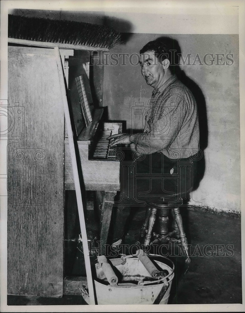 1948 Press Photo James Fields Musician Janitor Taylor Township School - Historic Images