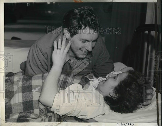 1941 Press Photo Mrs. Frances Adams, 20, gave birth to quadruplet daughters - Historic Images
