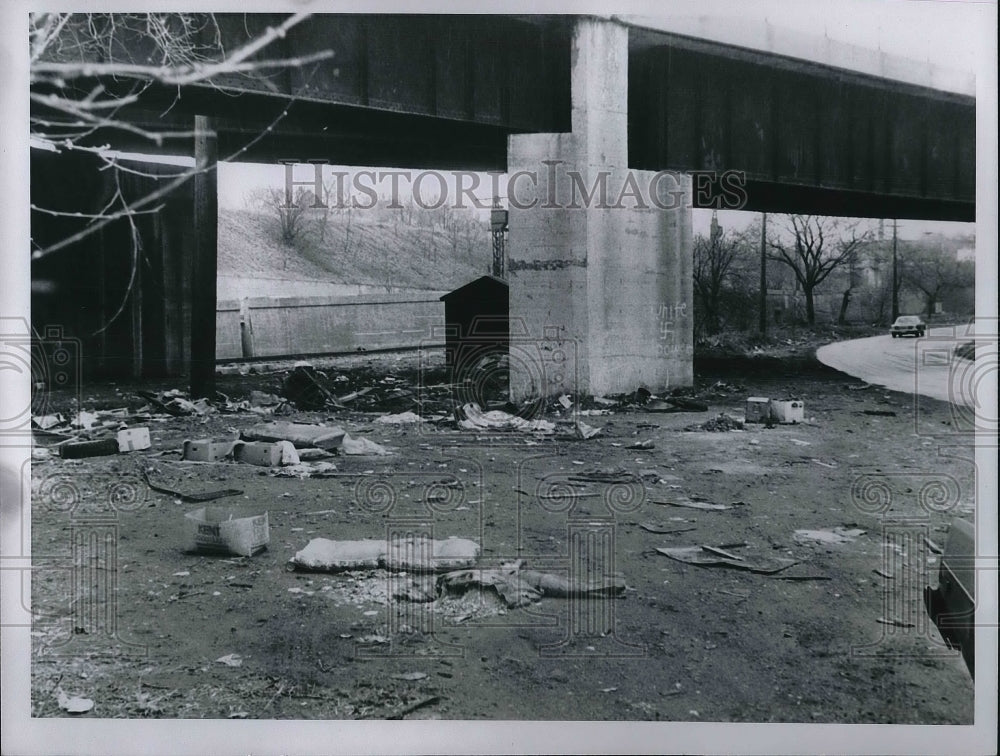 Press Photo Railroad Underpass Near Leisy Brewing Plant - Historic Images
