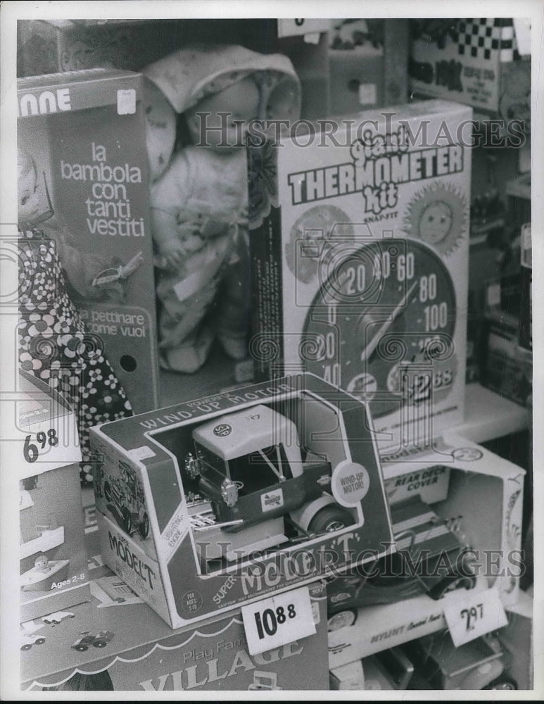 Press Photo Toys On Display At Local Store - Historic Images