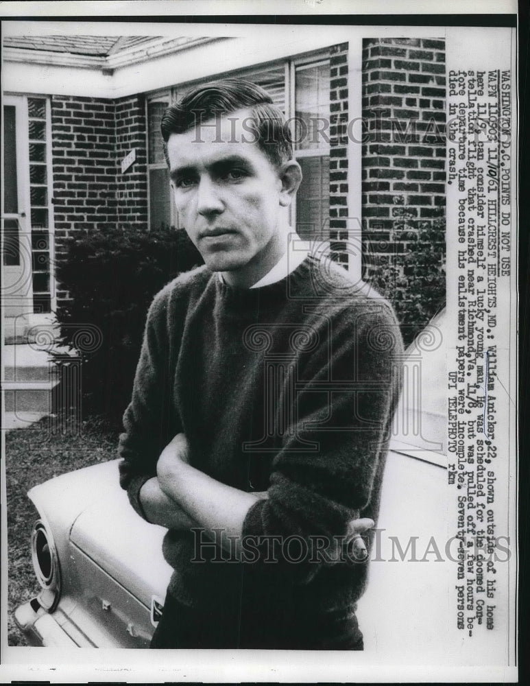 1961 Press Photo William Anicker outside of his home - Historic Images