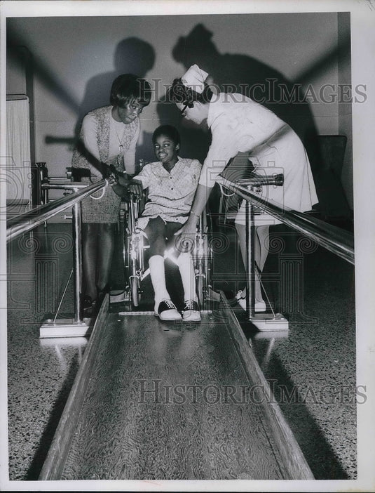 1968 Press Photo Mrs. Eartha Bryant, Mrs. Gloria Siggin, Health Hill - neb21342 - Historic Images