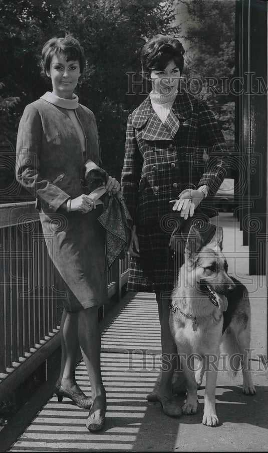 1965 Press Photo Women's Plaid Two Piece Suit, Skirt, Turtle Neck Sweater - Historic Images