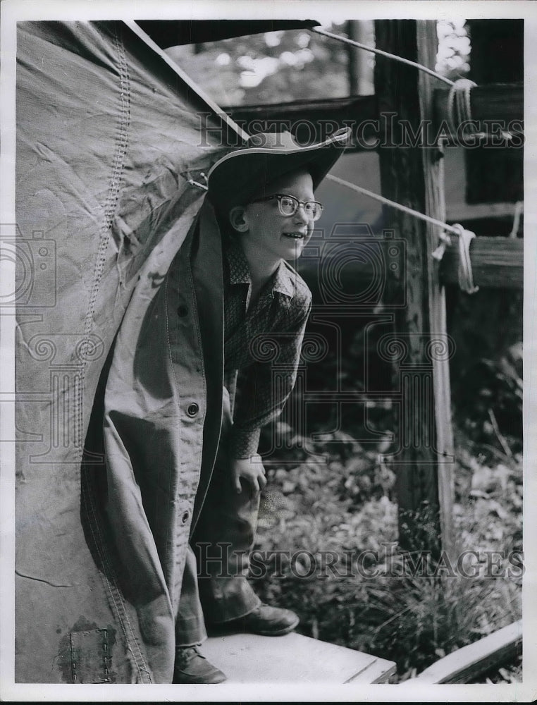 1962 Press Photo Tom Giles at Hiram House Camp Fun Fair - Historic Images