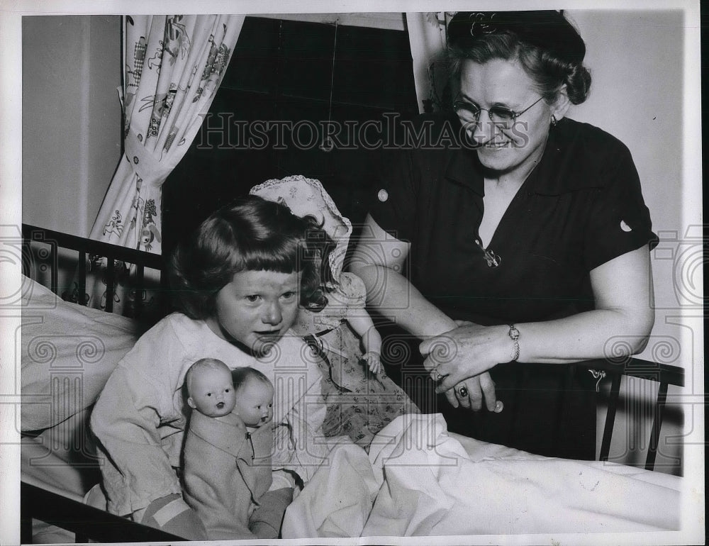 1952 Sharon Lee Beecher Burned in Fire, Atlanta, Mrs. W.E. Beecher - Historic Images