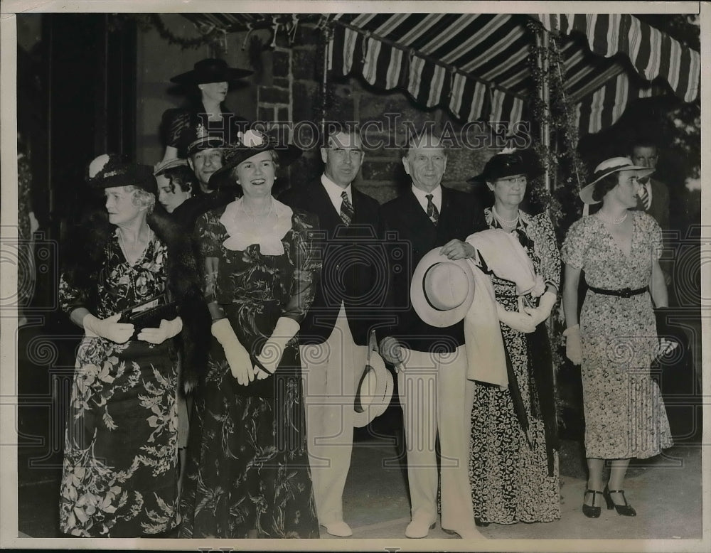 1937 Press Photo Roosevelt-Dupont wedding guests, Mrs C Swanson,Mr &amp; Mrs H Walla - Historic Images