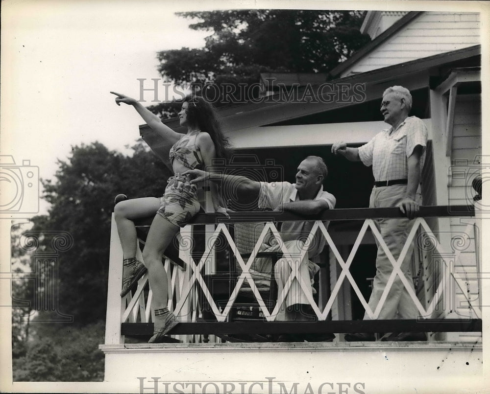 1938 William McCoy Hudson River Guests At Boathouse - Historic Images