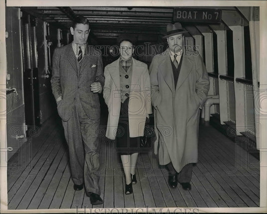 1938 Press Photo Actress Alicia Vignoli Walks On Deck Of Pan America - Historic Images