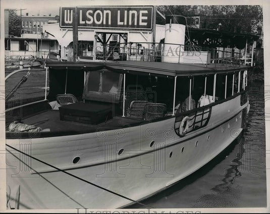 1940 Press Photo Edward Deroulbac Blount living on his boat, "Sunshine"-Historic Images