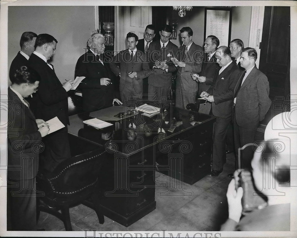 1933 Press Photo Henry Rainey during a press conference. - Historic Images