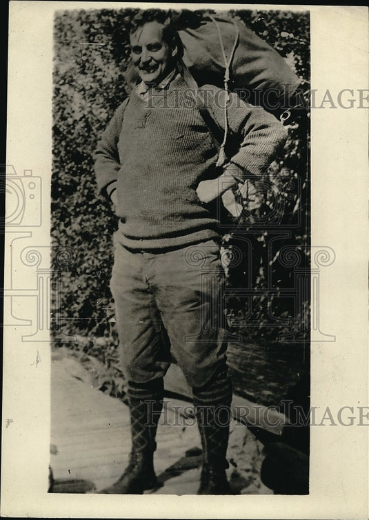 1924 Press Photo George Pepper Hiking in the Woods - Historic Images